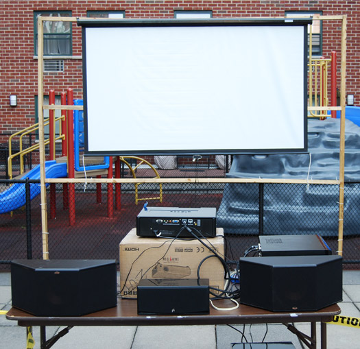 How to Set Up a Backyard Theater for Movie Night