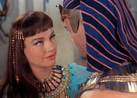 Anne_Baxter_and_Yul_Brynner_in_The_Ten_Commandments_film_trailer.jpg