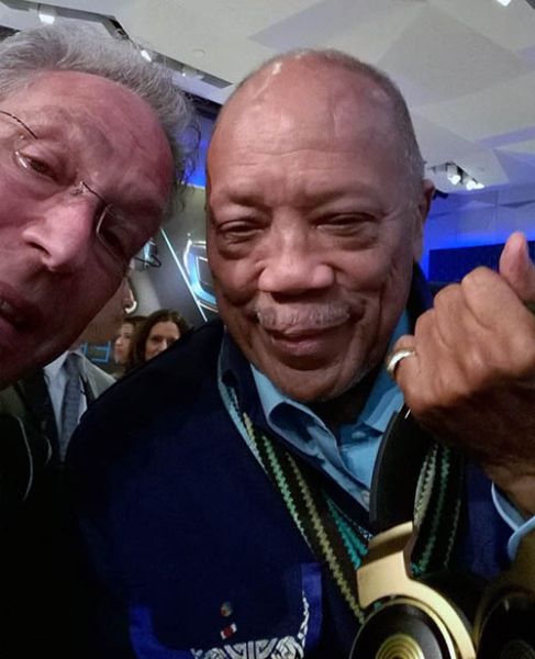 when-quincy-asks-for-a-selfie-with-you.jpg